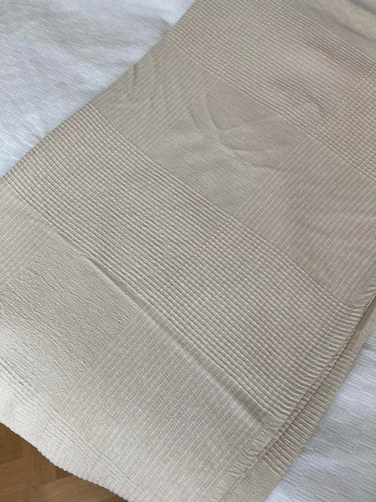 Nieuwe Ikea Indira sprei 230x250 cm, Huis en Inrichting, Slaapkamer | Beddengoed, Ophalen, Beige, Overige typen, Nieuw