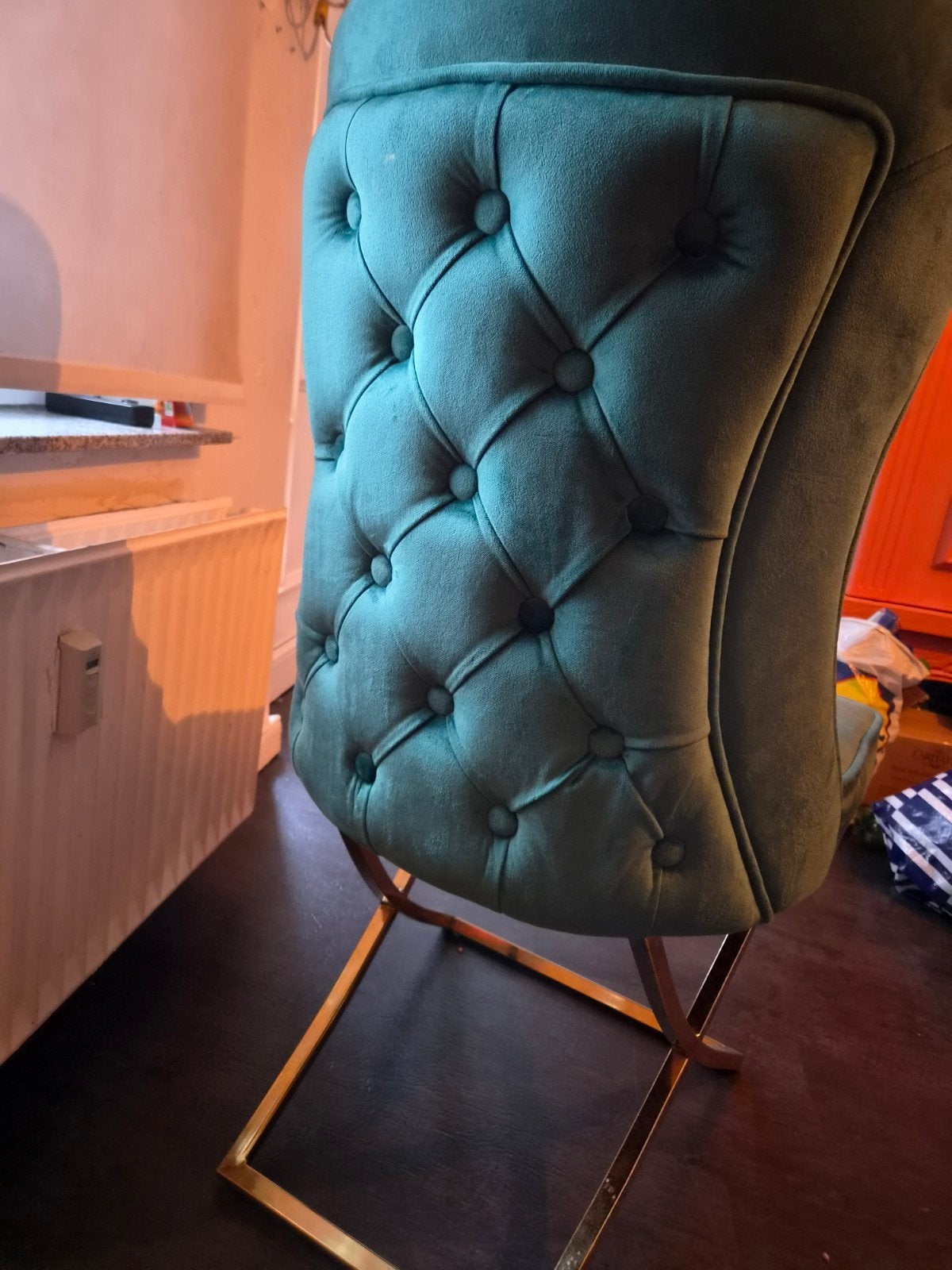 Groene fluwelen stoel met gouden onderstel, Gebruikt, Overige kleuren, Modern, Elegant, Ophalen of Verzenden