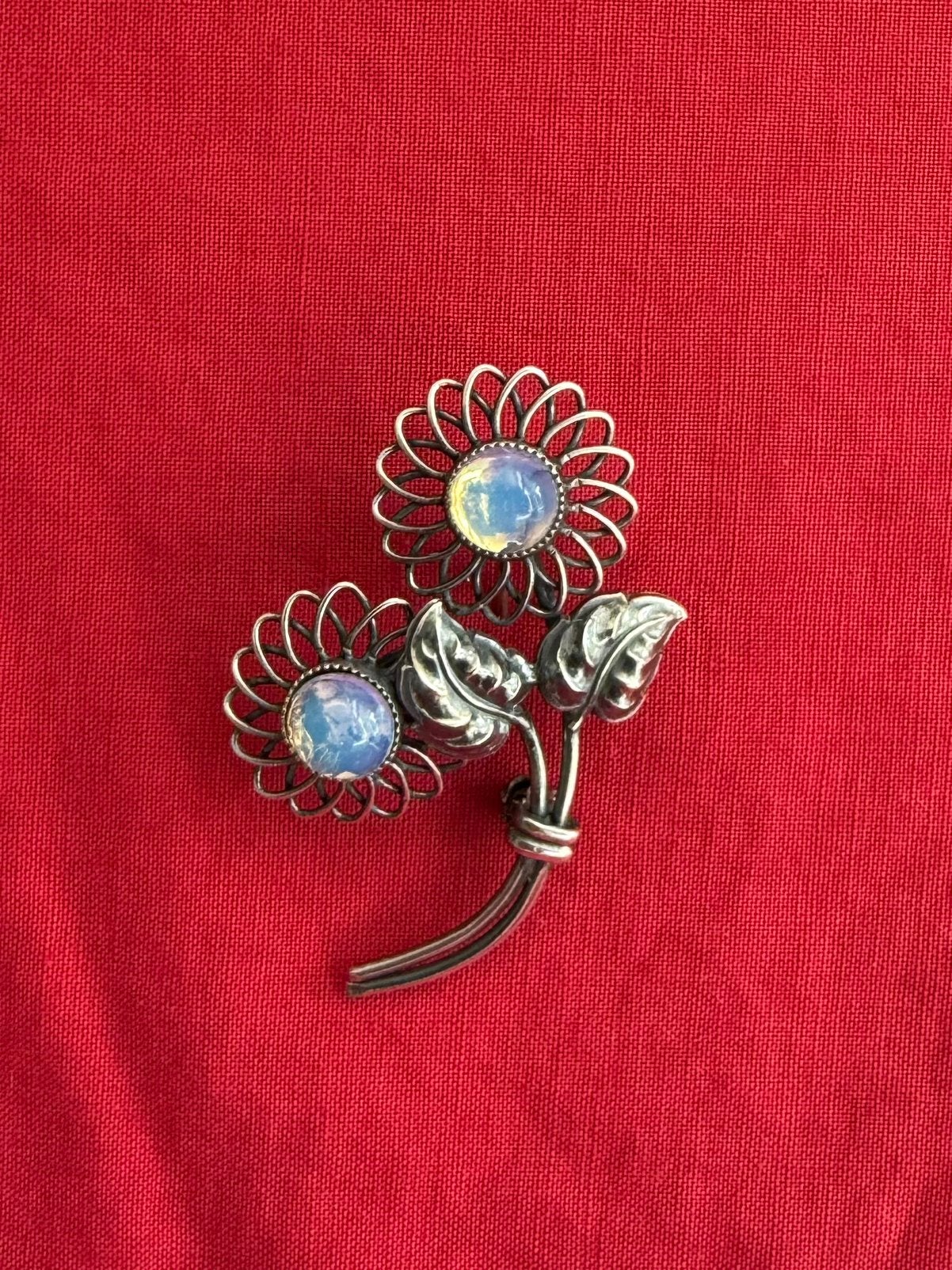 Antieke zilveren bloemen broche met maanstenen, 1920/30, Ophalen of Verzenden, Zilver, Broche, Met edelsteen
