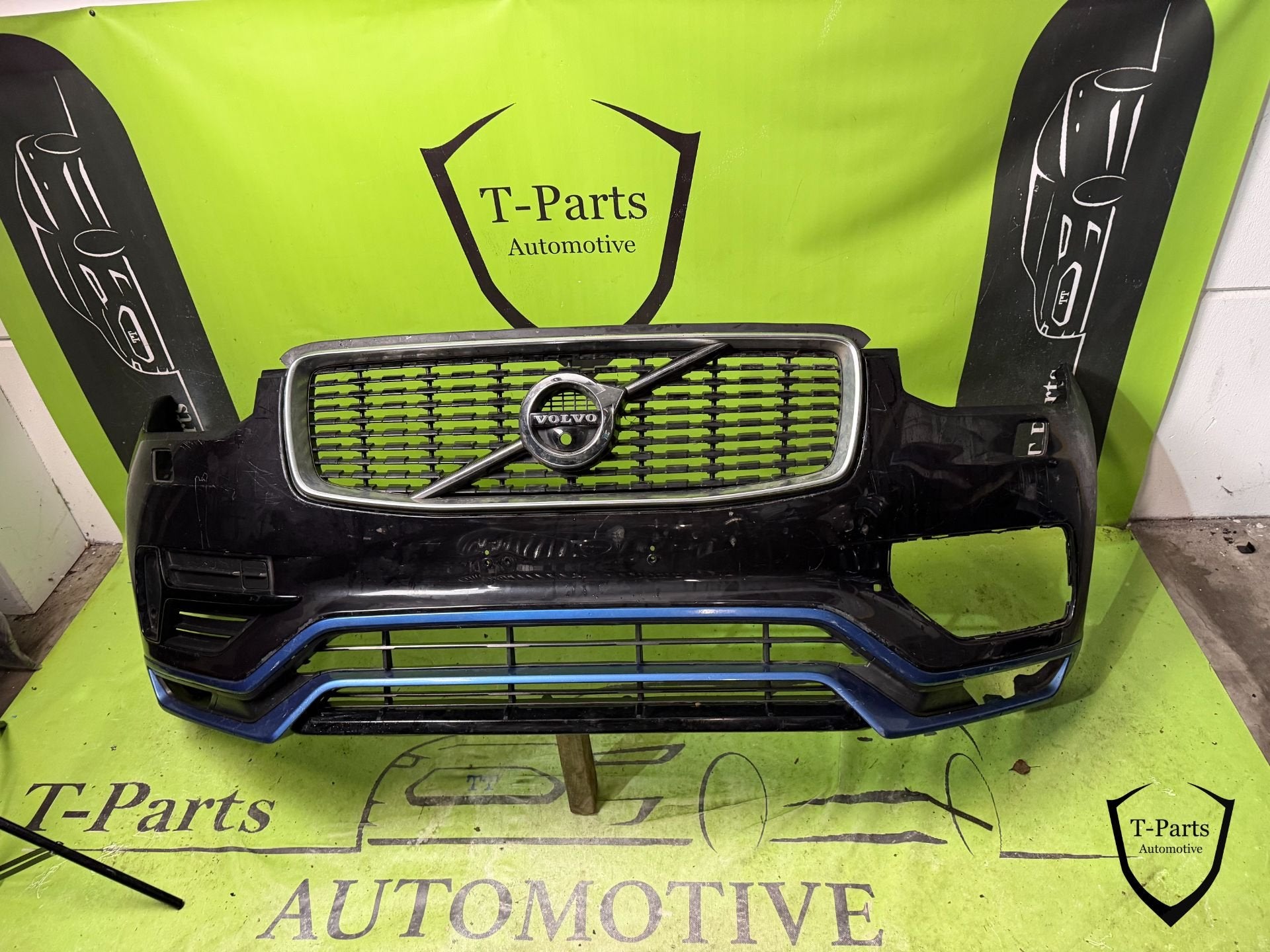 volvo XC90 voorbumper bumper R design, Gebruikt, Gunnar Engellaus vag 8
405 31  Gothenburg, SE, Info@volvocars.com, Ophalen of Verzenden