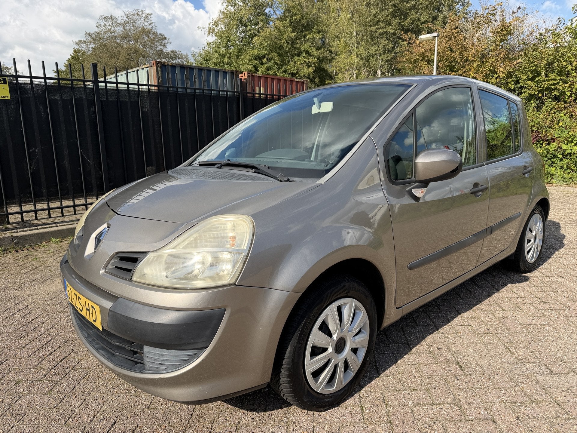 Renault Modus 1.2 TCE Expression Airco/Cruise/Trekhaak, Voorwielaandrijving, Gebruikt, Zwart, 4 cilinders