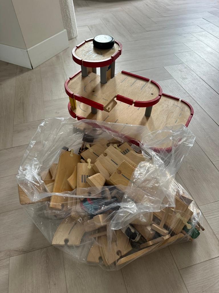 Autogarage met treinbaan hout, Kinderen en Baby's, Ophalen, Gebruikt