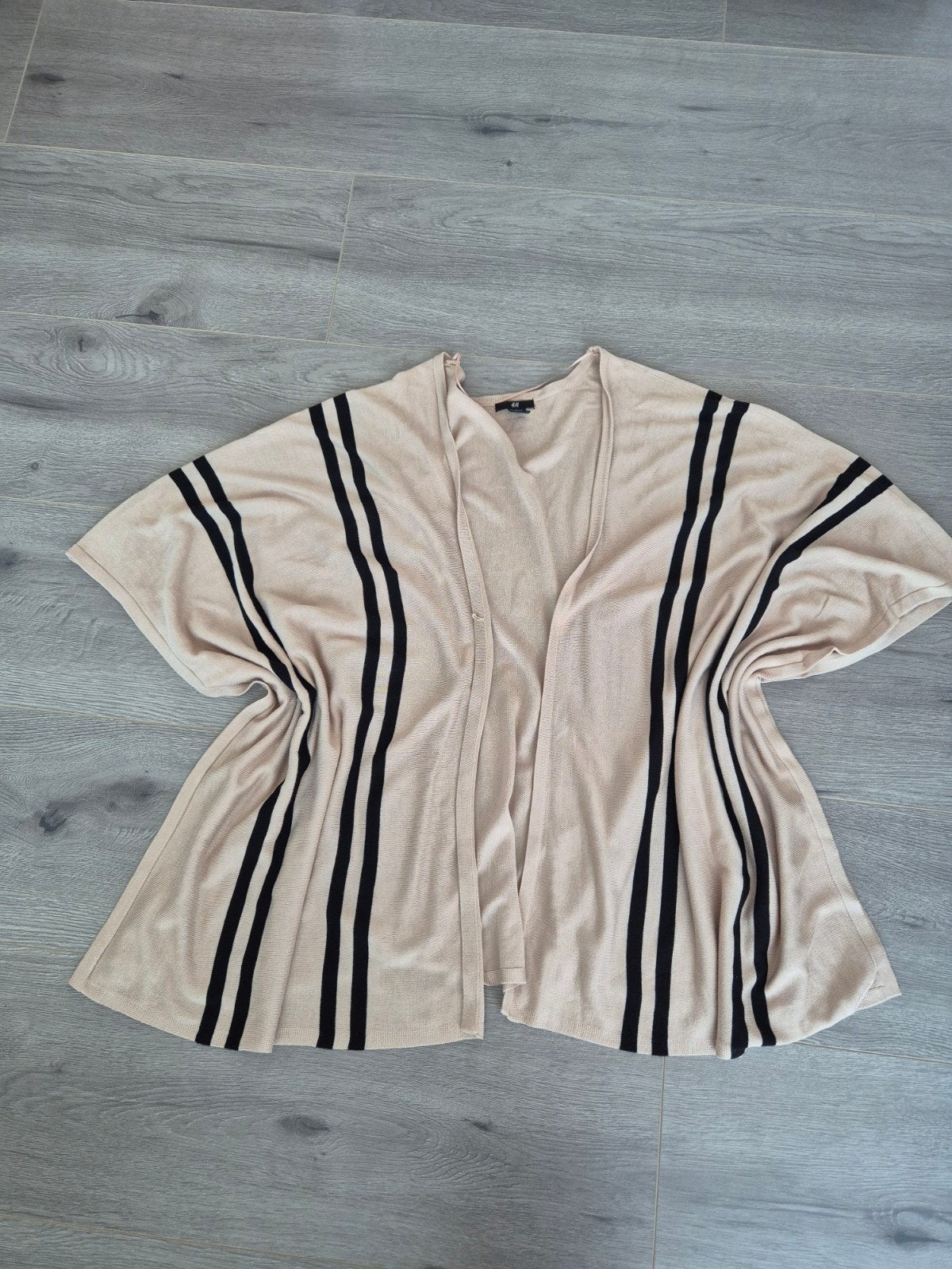 H&M Beige Poncho Cardigan / Cape met Zwarte Strepen, H&M, Ophalen of Verzenden, Zo goed als nieuw, Beige