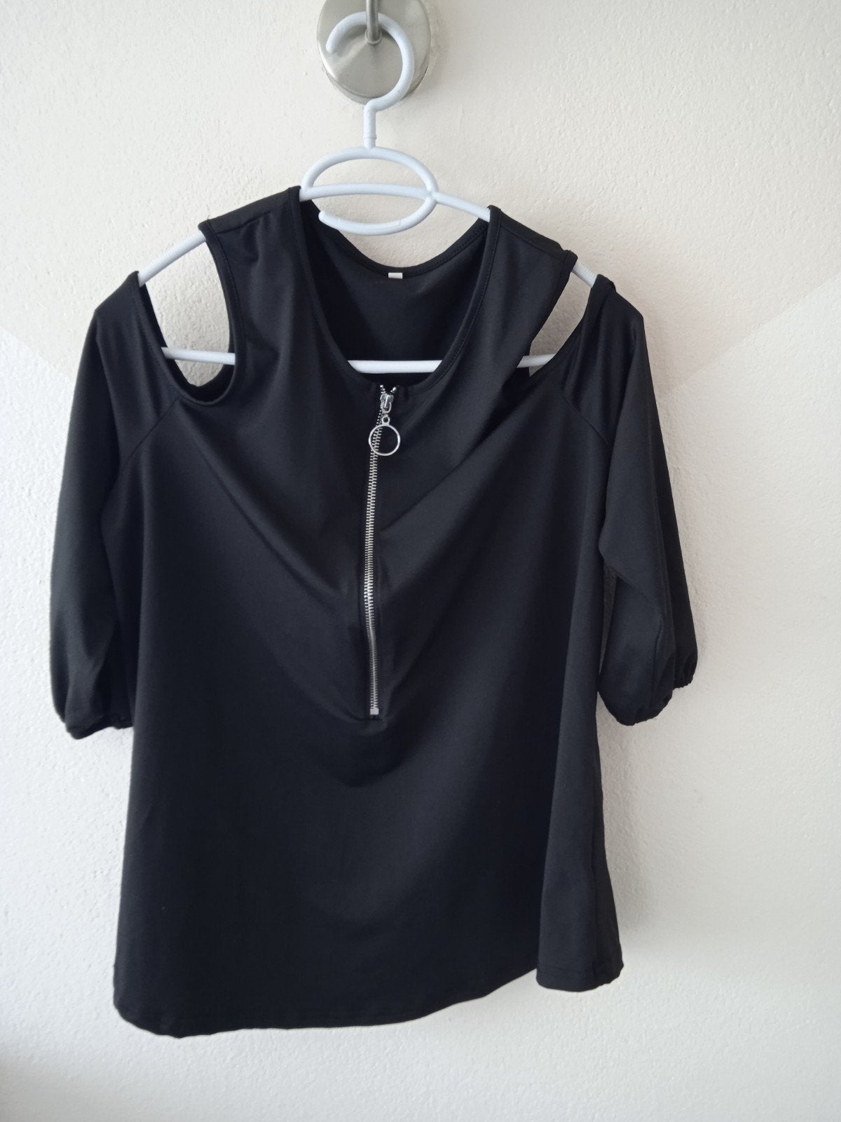 Top nieuw met blote schouder 40 6,€, Kleding | Dames, Tops, Maat 38/40 (M), Zwart, Nieuw, Ophalen of Verzenden