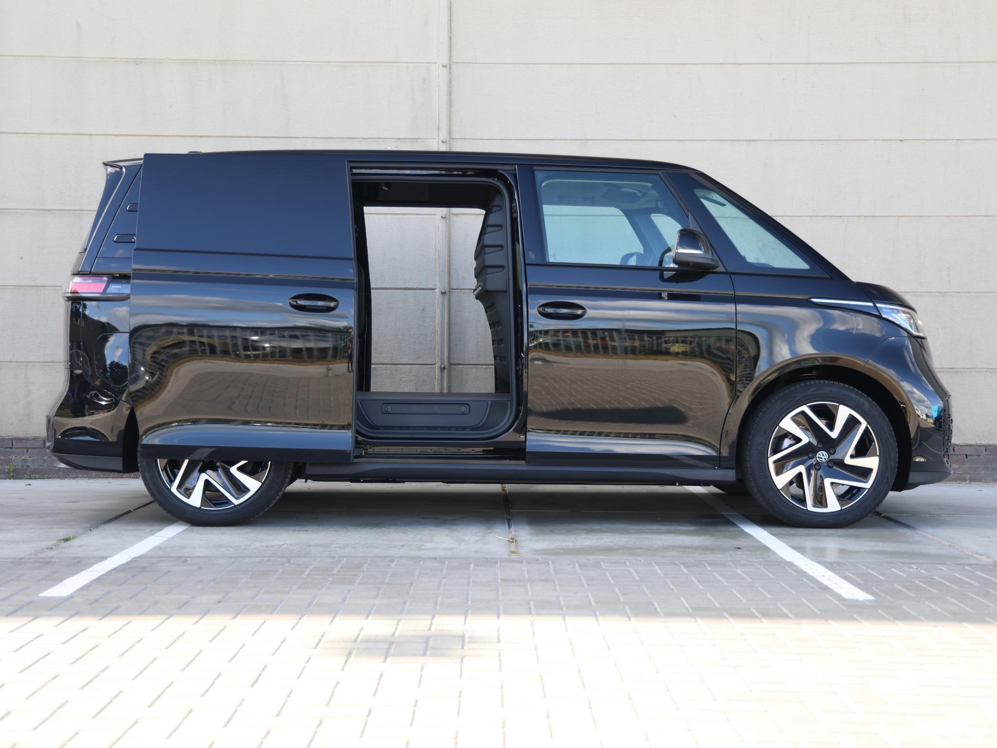 Volkswagen ID. Buzz Cargo Bulli Limited Edition 79 kWh 340PK, Automaat, Stof, 510 min, Zwart