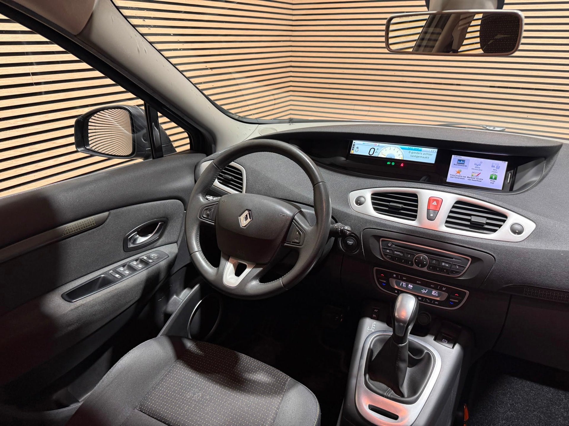 Renault Scénic 2.0 Dynamique | Automaat | NAP | Trekhaak, Auto's, Stof, Gebruikt, 4 cilinders, Met garantie (alle)