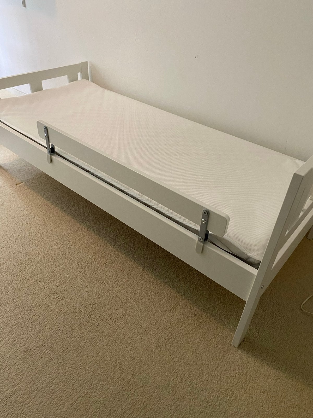 IKEA KRITTER wit, 70x160 cm, matras, beschermer en bedhekje, Kinderen en Baby's, Ophalen, 70 tot 85 cm, Zo goed als nieuw, Lattenbodem