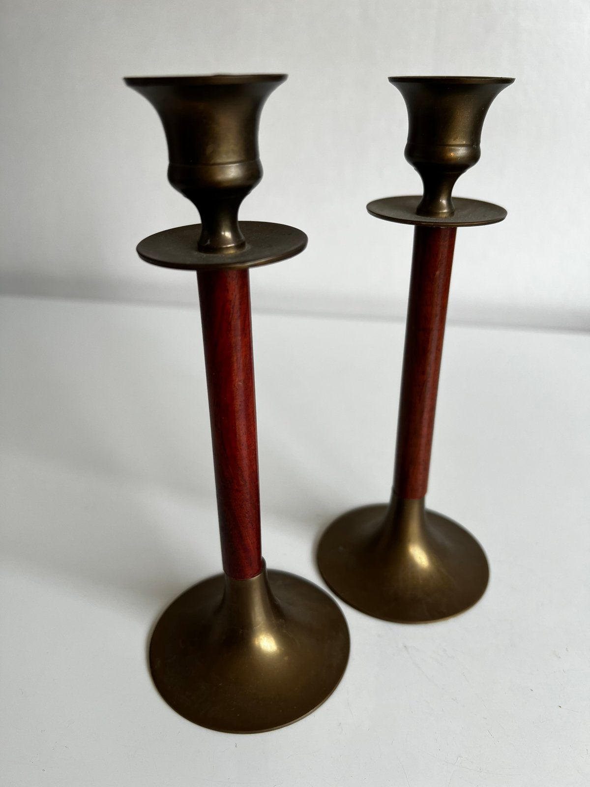 2 Vintage Deens Design Messing Teakhout Kandelaren 80’s, Ophalen of Verzenden, Zo goed als nieuw, Hout, Kandelaar