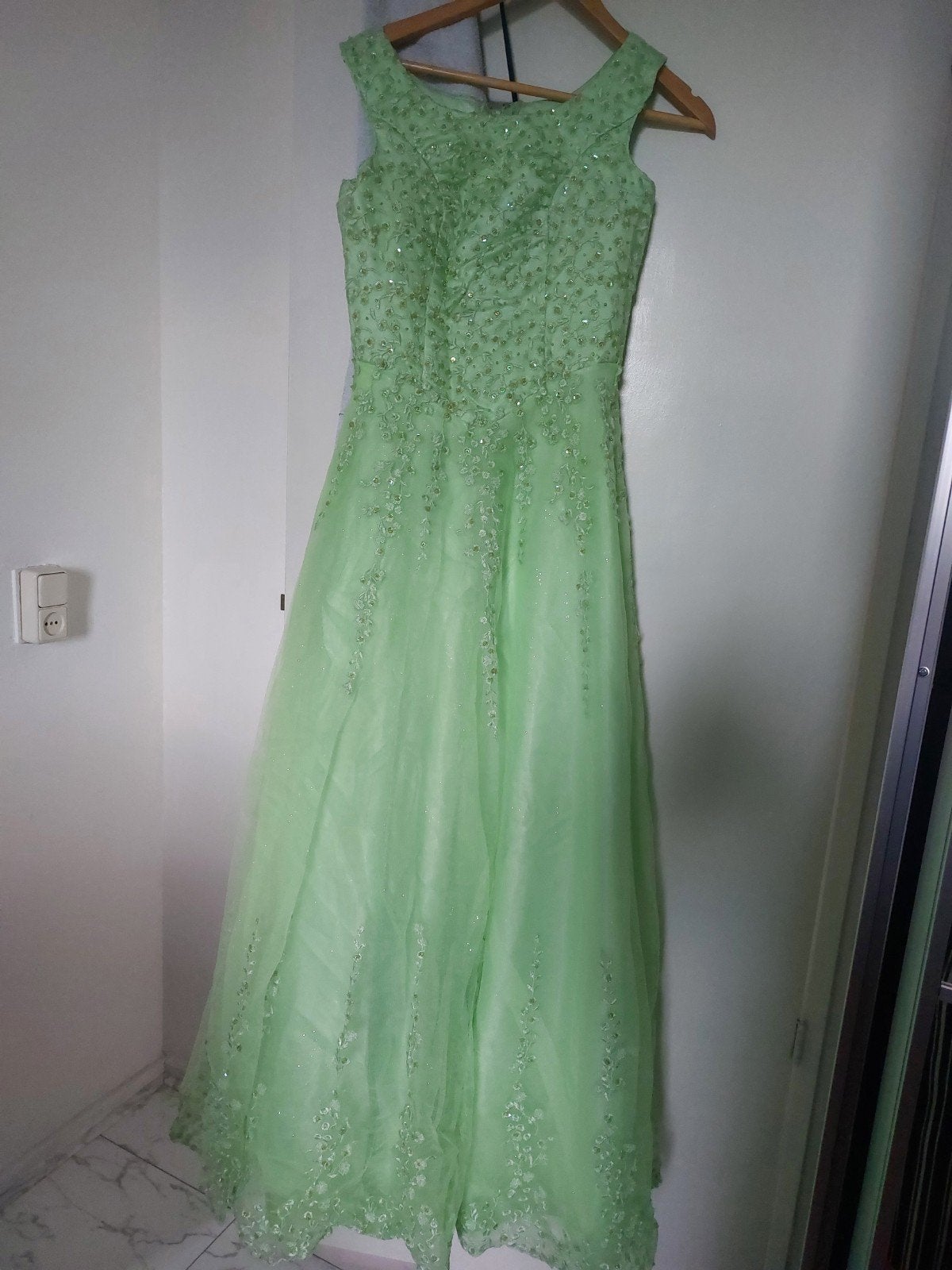 Feestelijke Glanzende Lichtgroene Jurk - Maat S/M, Kleding | Dames, Gelegenheidskleding, Galajurk, Ophalen of Verzenden, Maat 36 (S)