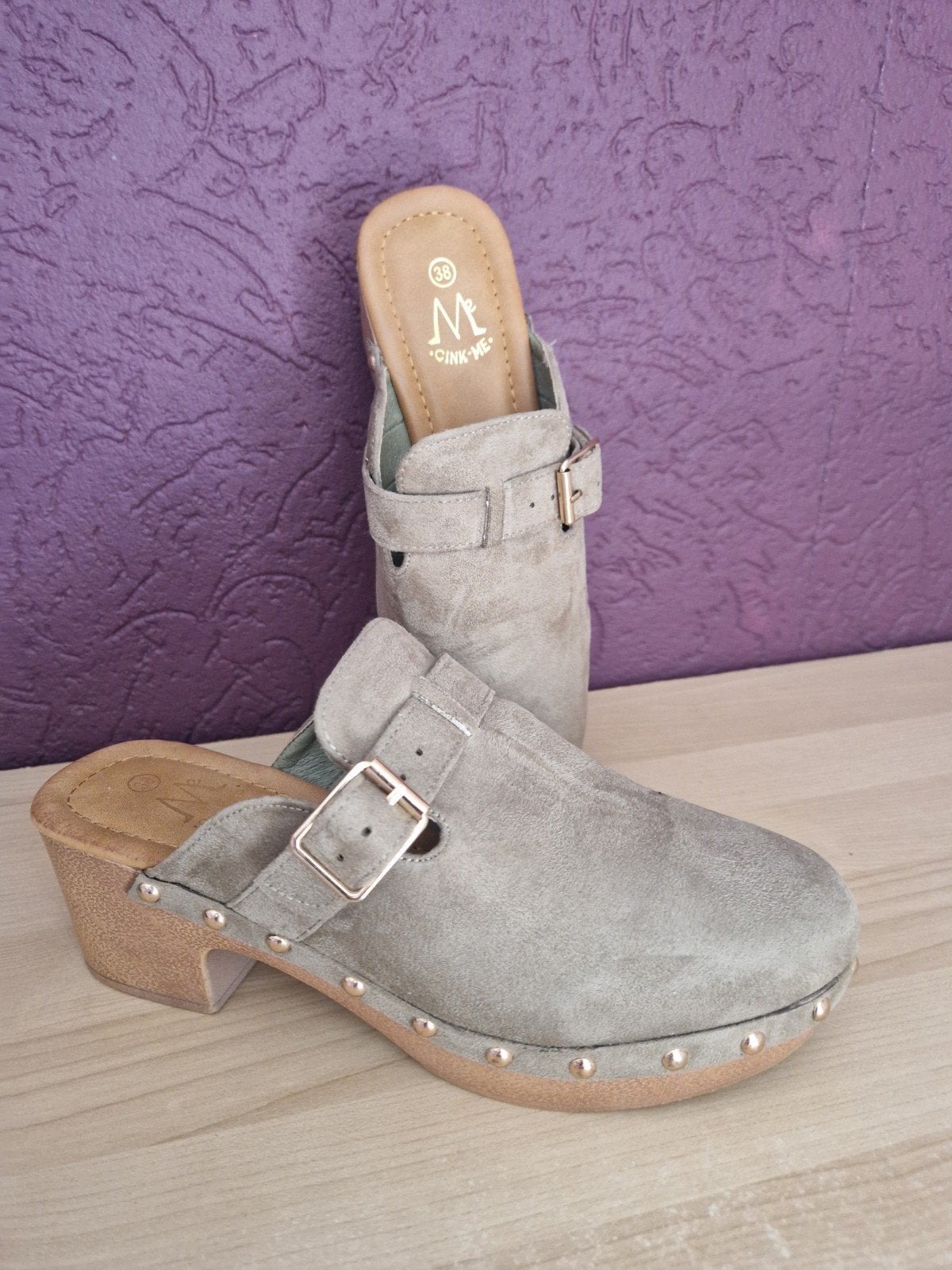 Nieuwe klompjes suèdine 38, Nieuw, Groen, Cink-me, Sandalen of Muiltjes