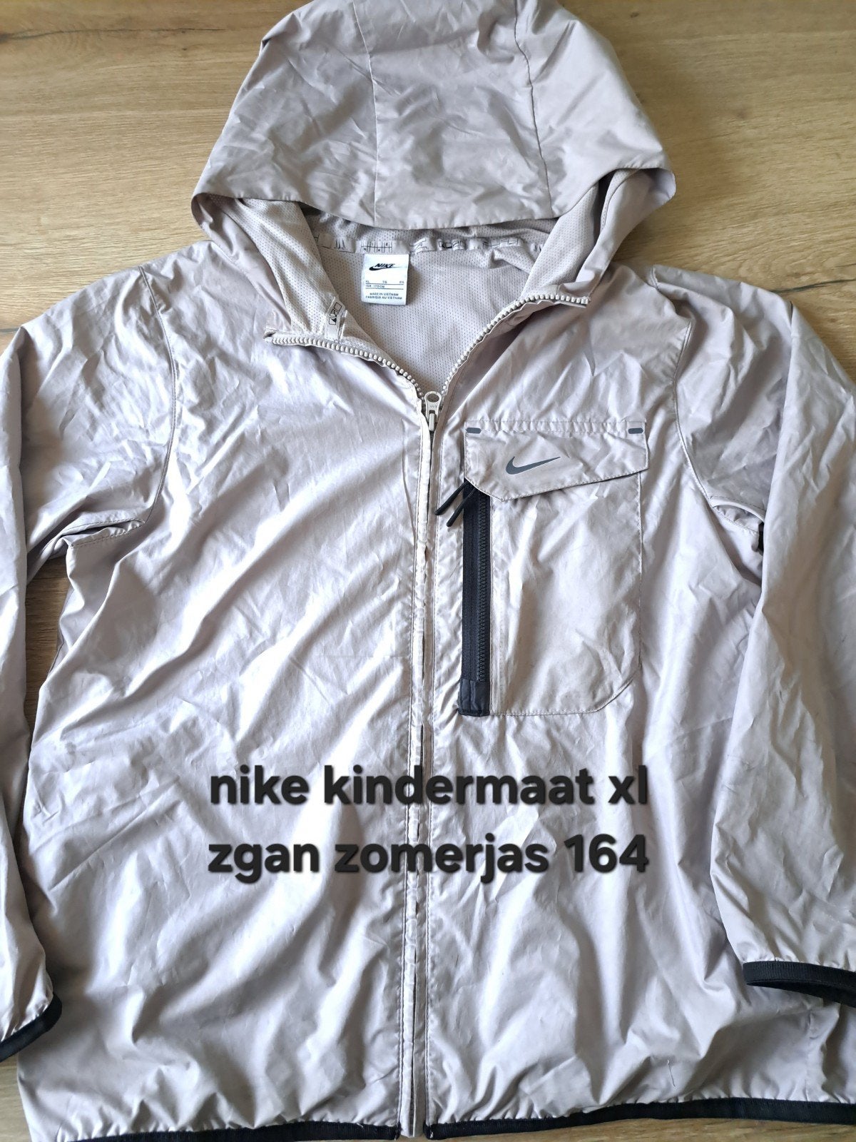 Nike jas zomerjas beige maat xs kindermaat 164 zgan, Ophalen of Verzenden, Zo goed als nieuw, Nike, Jongen