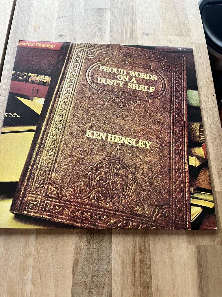 Ken Hensley – Proud Words On A Dusty Shelf Japanse druk, Cd's en Dvd's, Vinyl | Rock, Ophalen of Verzenden, Zo goed als nieuw