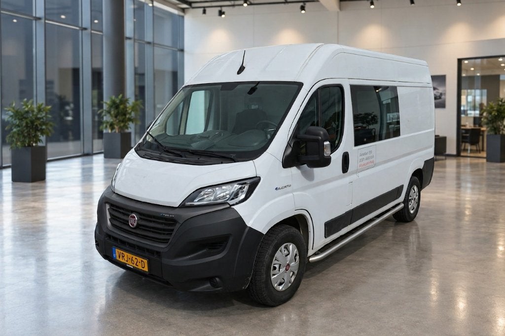 Fiat E-Ducato *DEFECT* 123pk L2h2 79kWh 2022 Wit, Auto's, Wit, Origineel Nederlands, Grijs, 2 stoelen