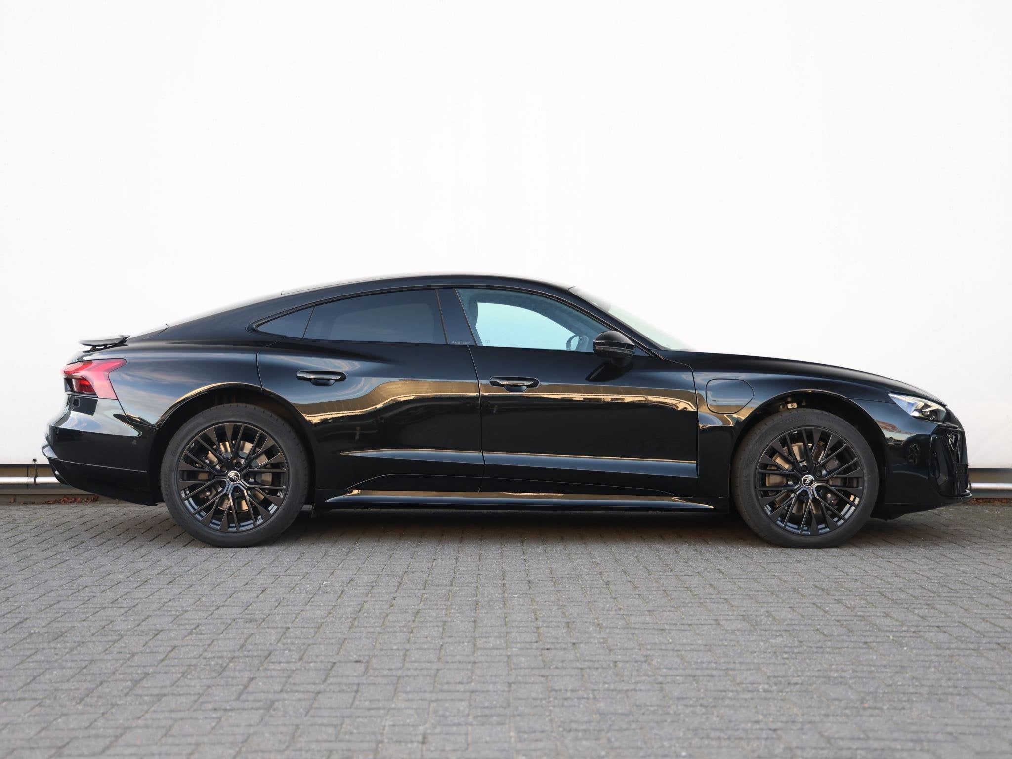 Audi e-tron GT 97 kWh 503 pk | Panoramadak | Assistentie Tou, Auto's, Audi, 660 min, 435 pk, Gebruikt, 2255 kg