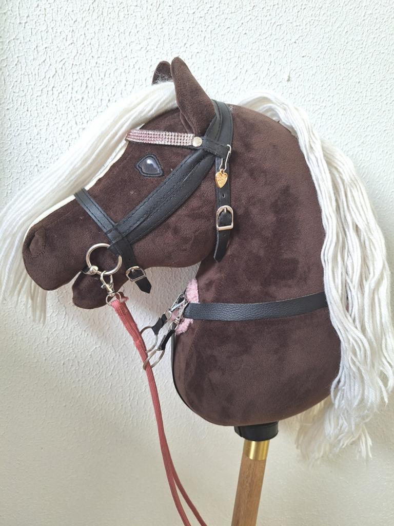 Cheval Roi Hobbyhorse met complete set accessoires, Kinderen en Baby's, Speelgoed | Hobbelfiguren, Ophalen of Verzenden, Gebruikt