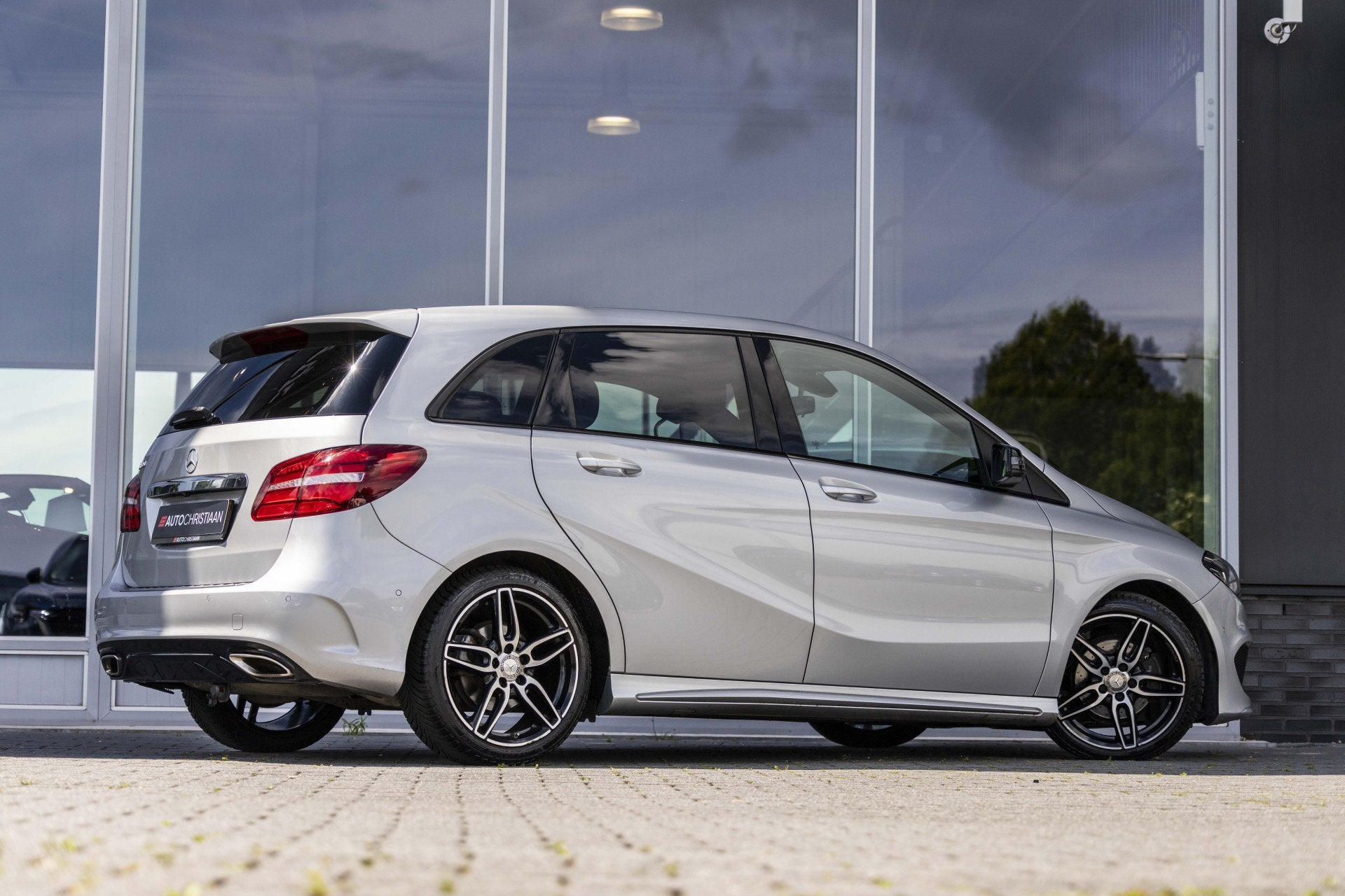 Mercedes-Benz B-Klasse 180 AMG Night Edition Plus | Automaat, 12 maanden, 1325 kg, Gebruikt, 4 cilinders