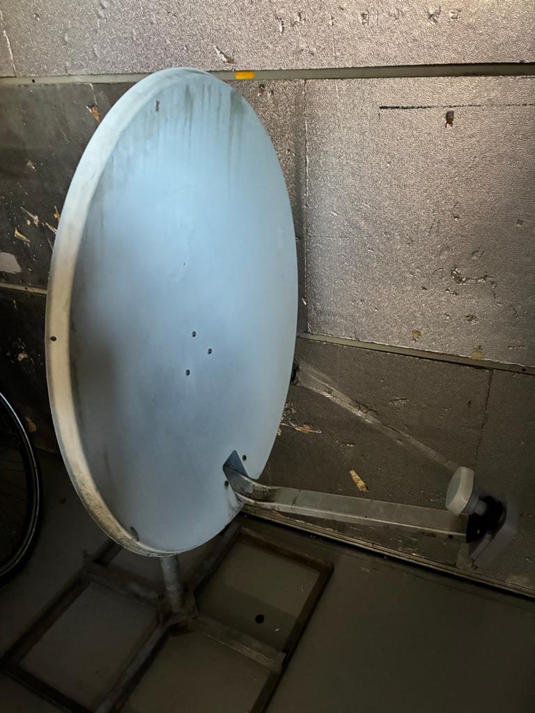 schotelantenne met  een standaard, Ophalen, Gebruikt, (Schotel)antenne, Overige merken