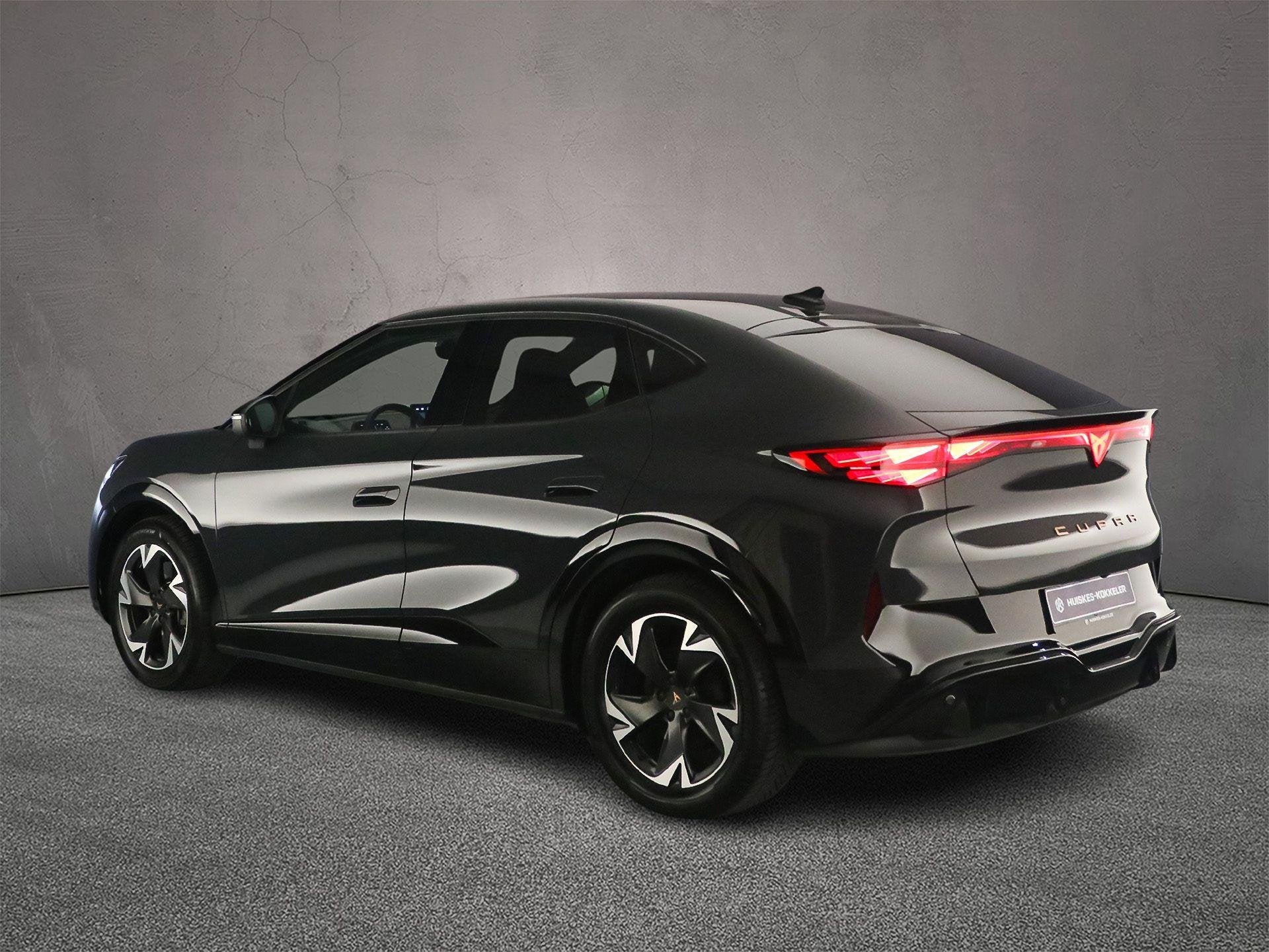 CUPRA Tavascan Essential 82 kWh 286pk Automaat Warmtepomp, A, Auto's, Automaat, Gebruikt, Zwart, 82 kWh