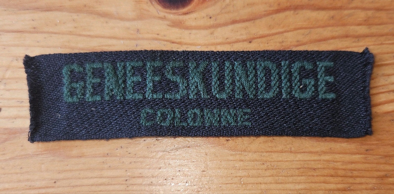 Naamlint Geneeskundige Colonne, Verzamelen, Militaria | Algemeen, Ophalen of Verzenden, Landmacht, Nederland, Embleem of Badge