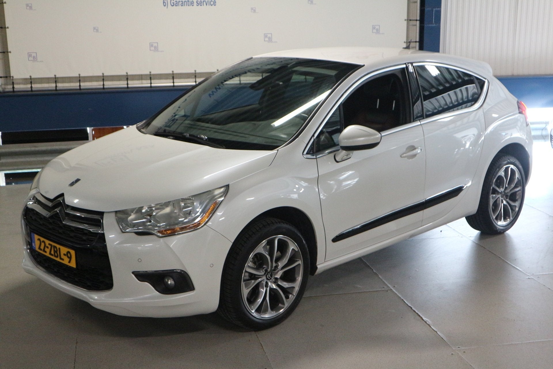 Citroen DS4 1.6 THP Sport Chic STOELMASSAGE/ LEER/ NAP, Voorwielaandrijving, Euro 5, 4 cilinders, Wit