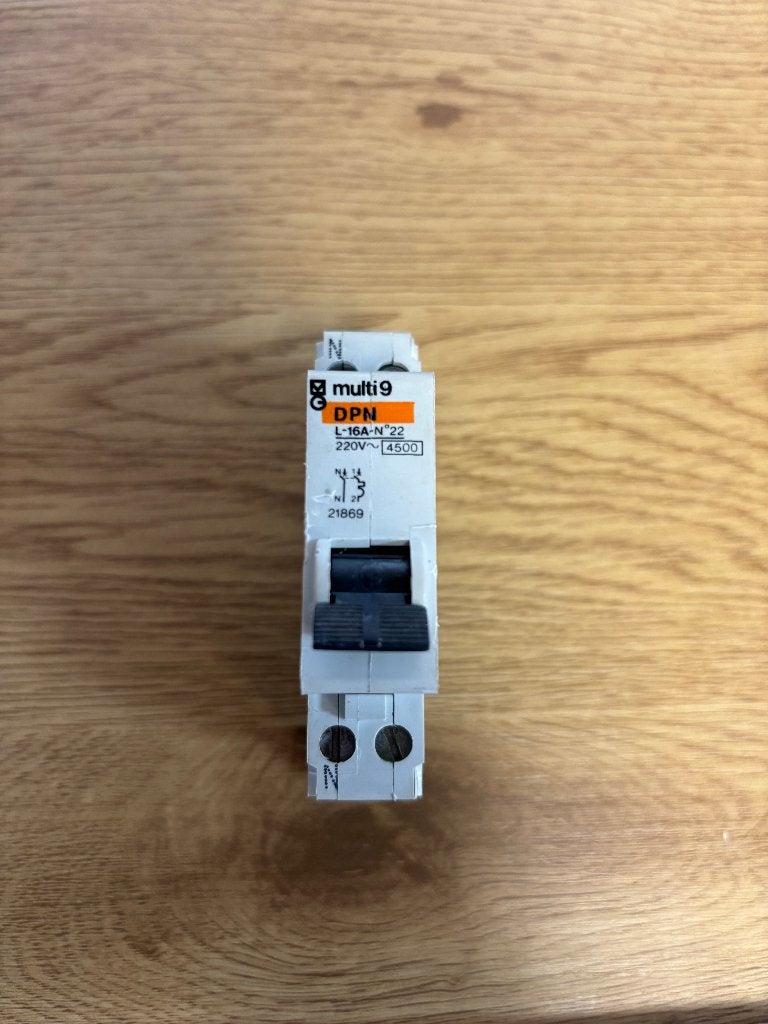 Merlin Gerin Multi 9 DPN Installatie automaat 16A  3 Stuks, Ophalen of Verzenden, Gebruikt, Overige merken, Overige typen