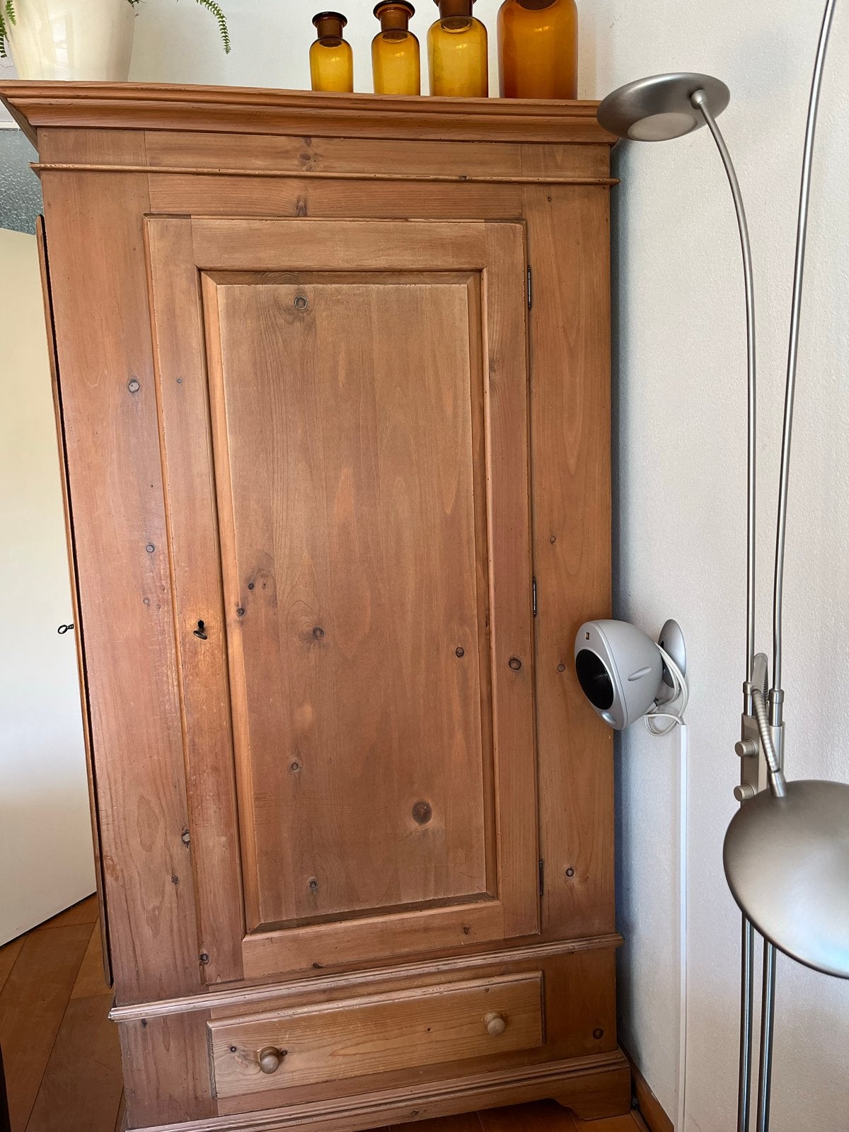 Antieke houten kast met lade, Ophalen