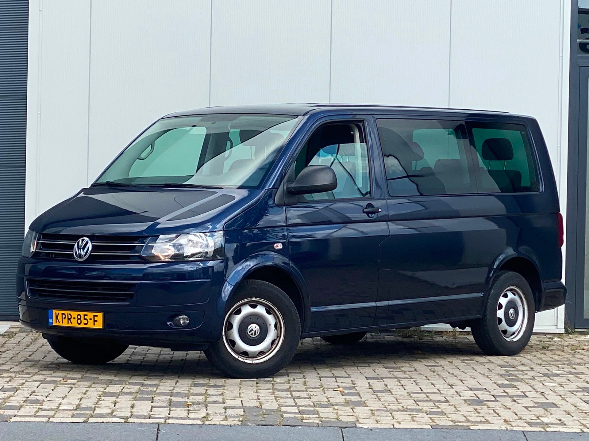 Volkswagen MULTIVAN STARTLINE 7 PERSOONS/ AIRCO VOOR EN ACHT, Auto's, Gebruikt, 4 cilinders, Blauw, 84 pk