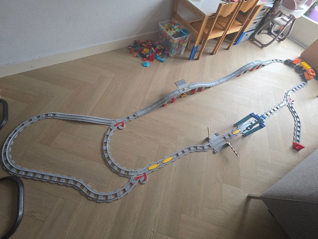 Duplo, grote treinbaan en een bak vol met losse sets, City, Overige typen, Zo goed als nieuw, Duplo