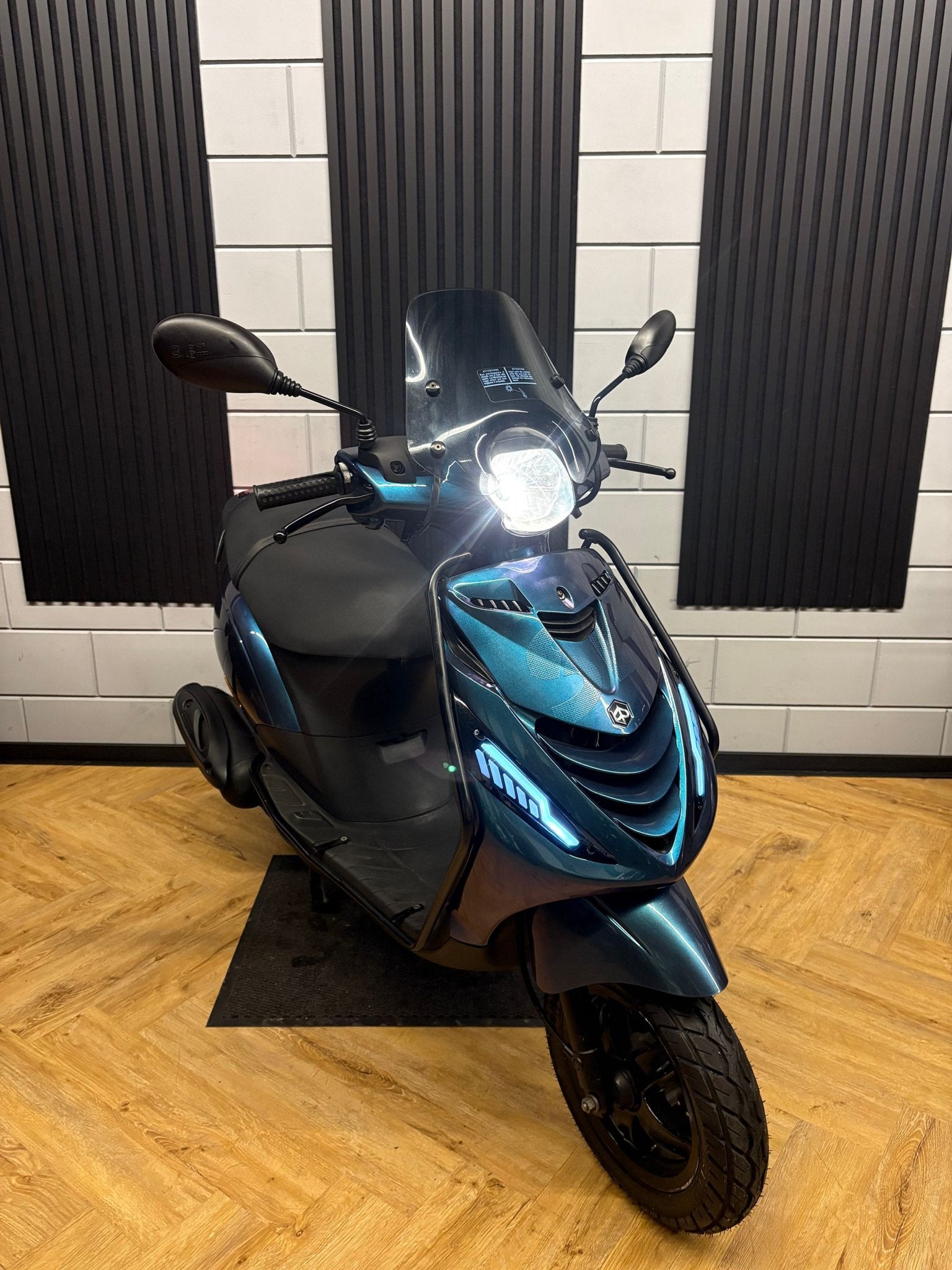 PIAGGIO ZIP 4T 2V 2017 BROM FULL OPTION GLANS CAMELEON, -, Maximaal 45 km/u, -, Zip