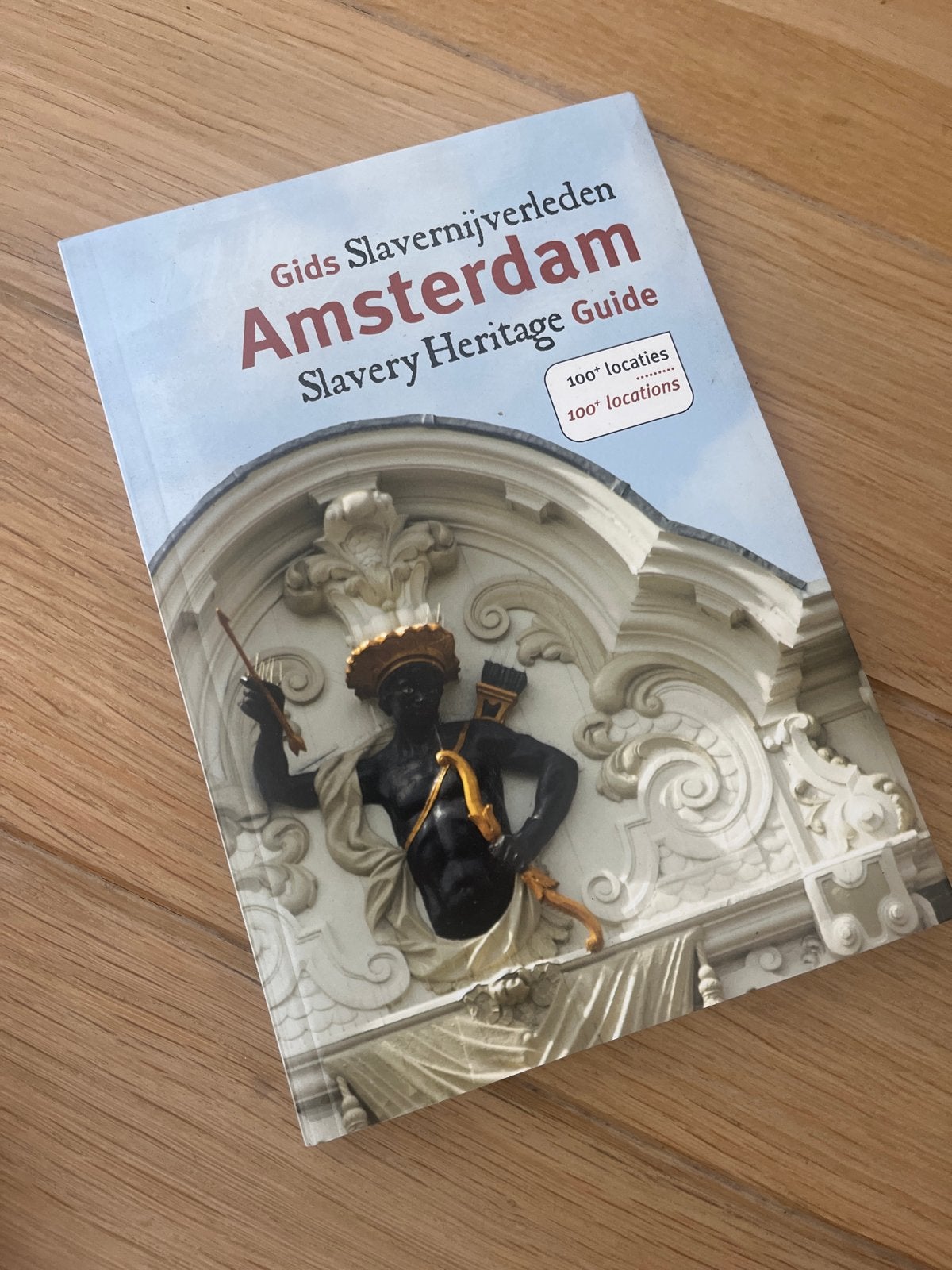 Gids Slavernijverleden Amsterdam - Slavery Heritage Guide, Overige merken, Europa, Ophalen of Verzenden, Zo goed als nieuw