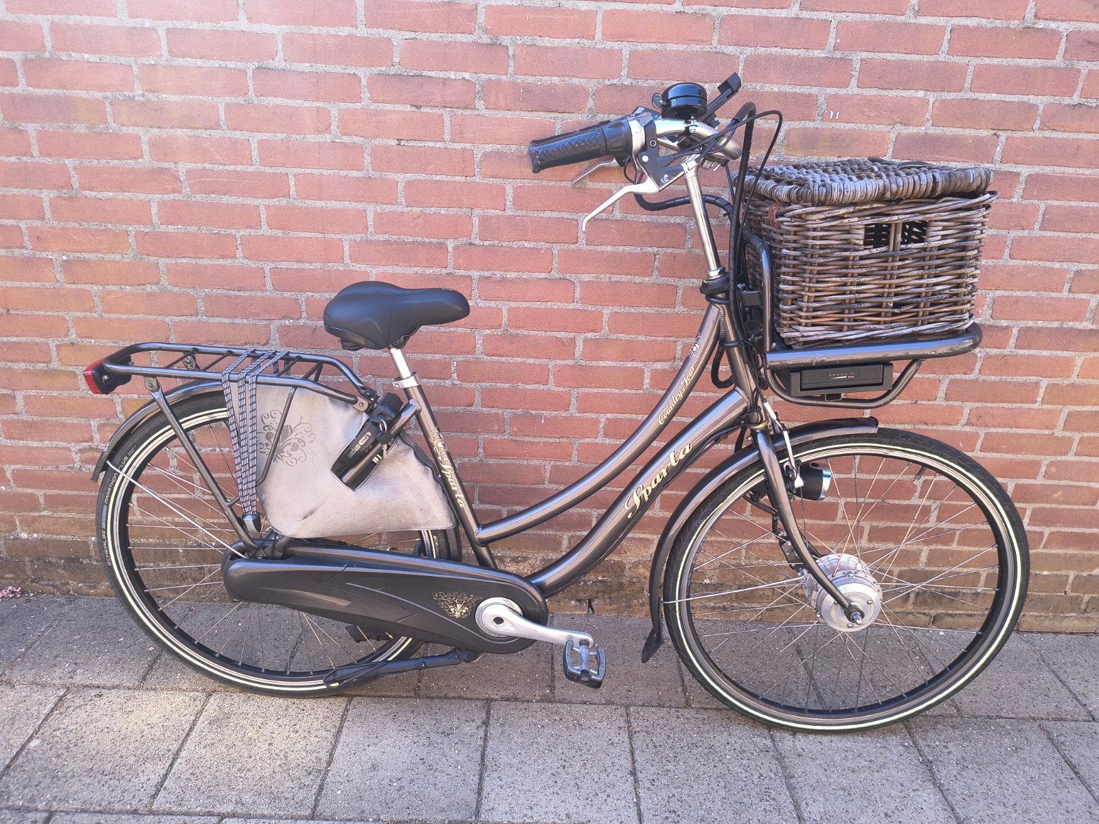 Sparta Country Tour elektrische fiets met mand, Fietsen en Brommers, Elektrische fietsen, Sparta, Ophalen of Verzenden, Zo goed als nieuw