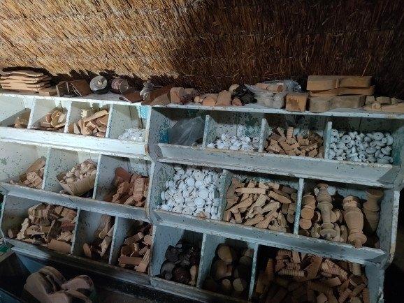 Kastknop porselein, ornamenten sneks houten knoppen, Ophalen of Verzenden