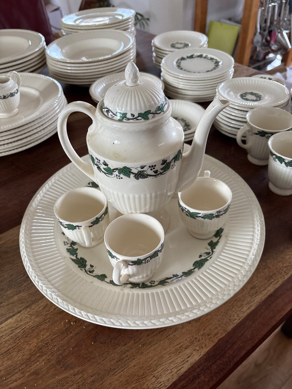 Uitgebreid Wedgwood Etruria Barlaston Servies, Ophalen