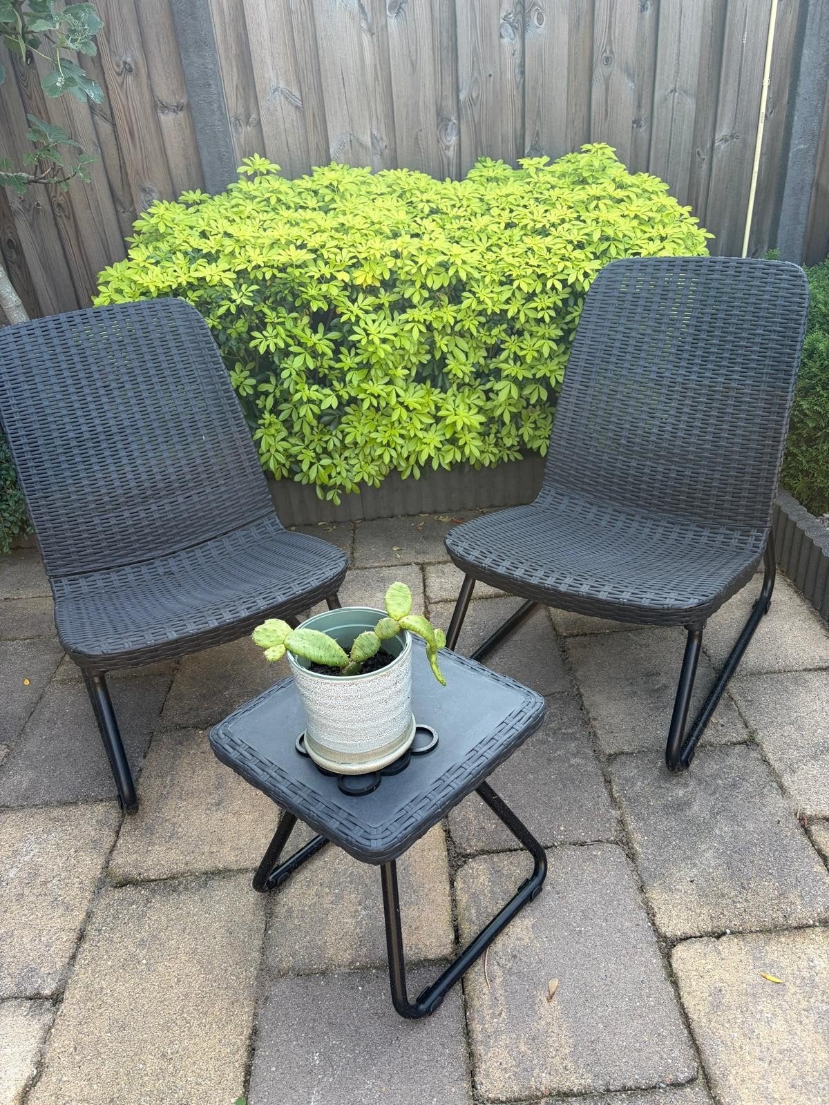 Klein loungesetje met 2 stoelen en bijzettafeltje Rotan-look, Ophalen, 2 zitplaatsen