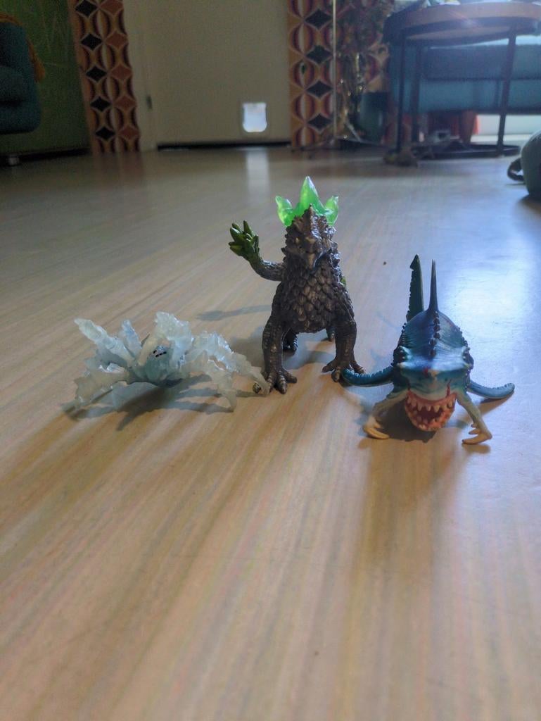 Actiefiguren: Godzilla, haai en spin, Ophalen