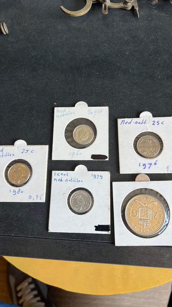 5 Antilliaanse gulden munten, Ophalen, Nederland, Munten