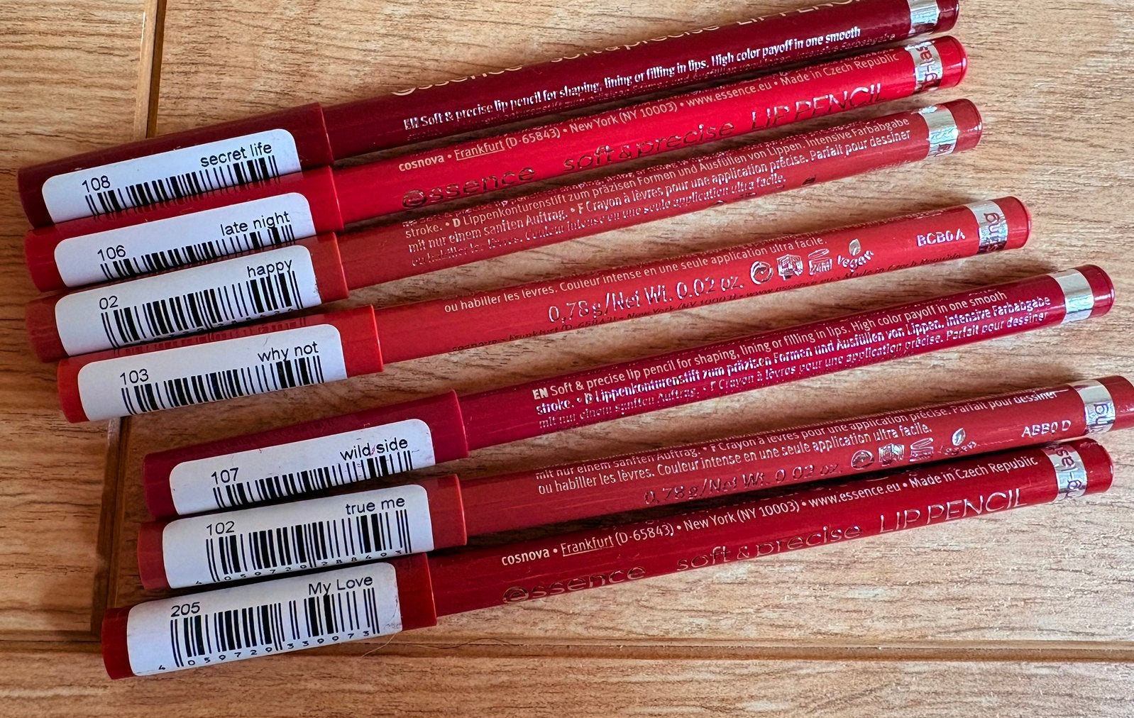 Essence lippenstift en lip liners., Ophalen of Verzenden, Nieuw, Lippen, Make-up