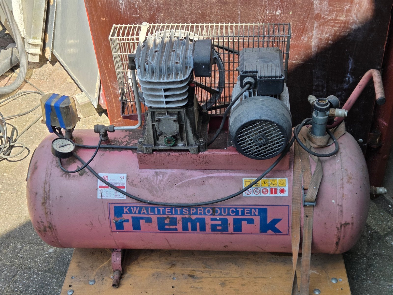 Fremark 220v compressor., Ophalen, Gebruikt, Minder dan 200 liter/min