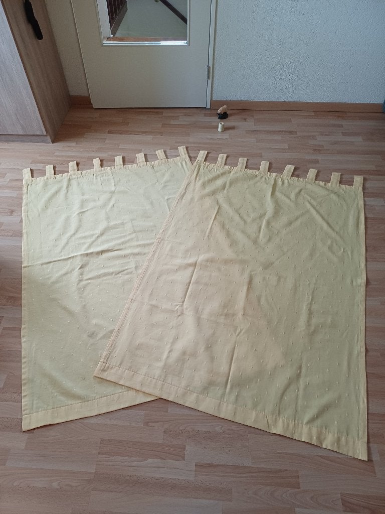 Gordijnen zachtgeel 2 gedeelten., Huis en Inrichting, 147 cm, Geel, Ophalen of Verzenden, Zo goed als nieuw