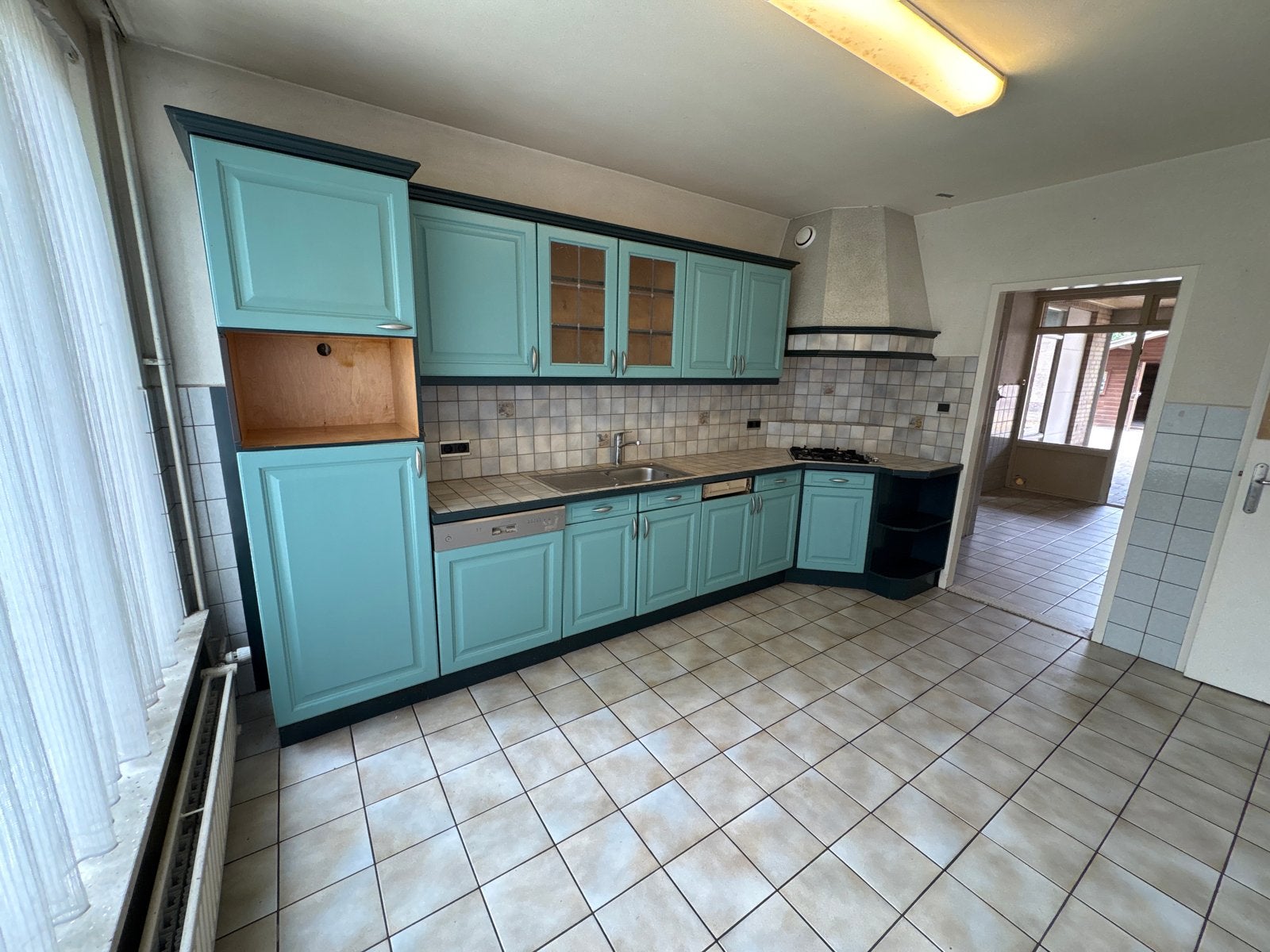 Complete hoekkeuken in turquoise met gasfornuis en afzuigkap, Huis en Inrichting, Keuken | Complete keukens, Ophalen, Gebruikt