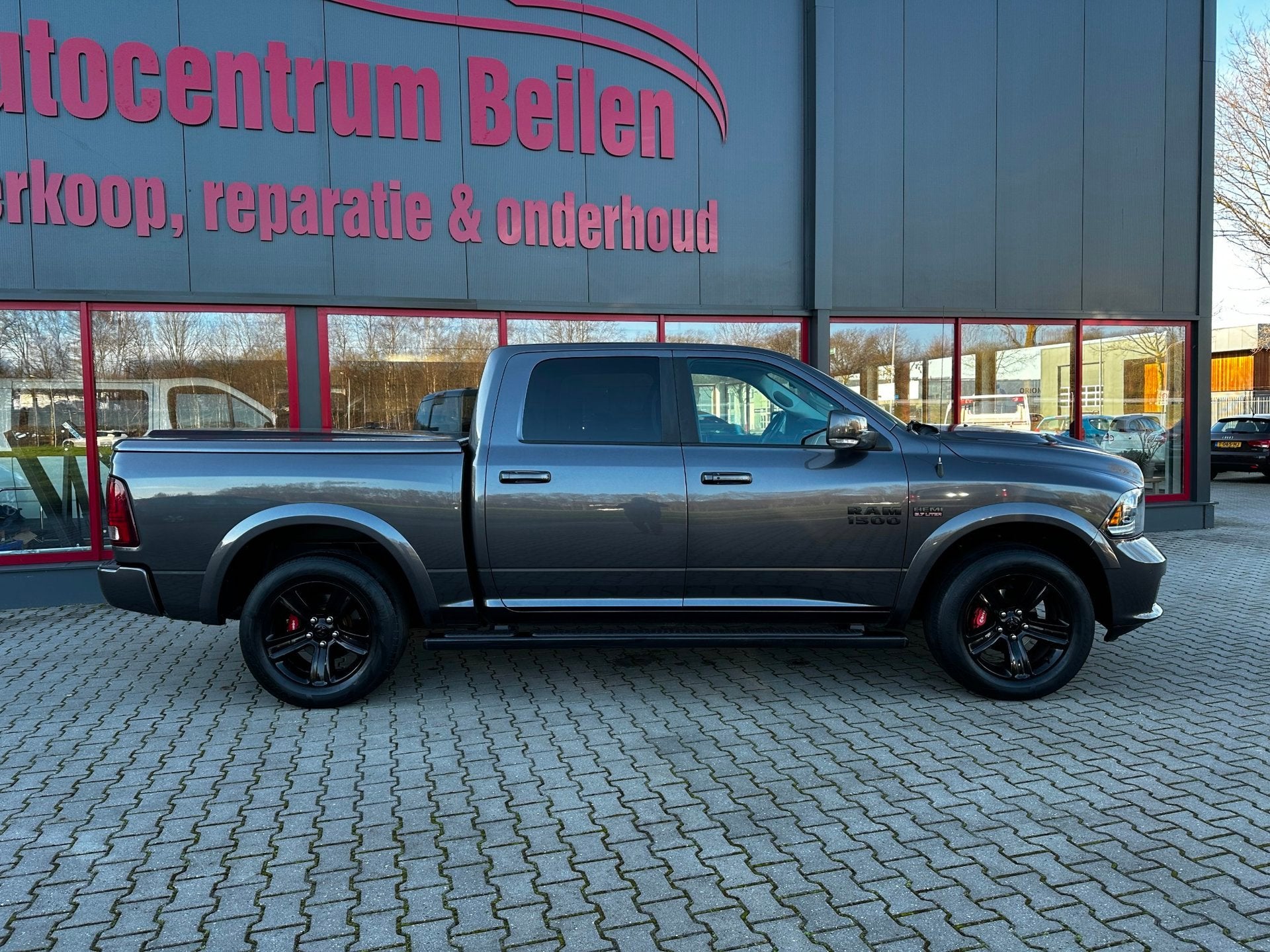 Dodge RAM 1500 SPORT CREW CAB / LPG-G3 / 4x4 / Leder /, Gebruikt, 5654 cc, Leder, Bedrijf