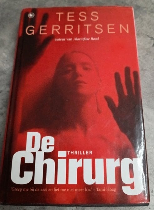 Boek tess gerritsen de chirurg, Ophalen of Verzenden, Zo goed als nieuw