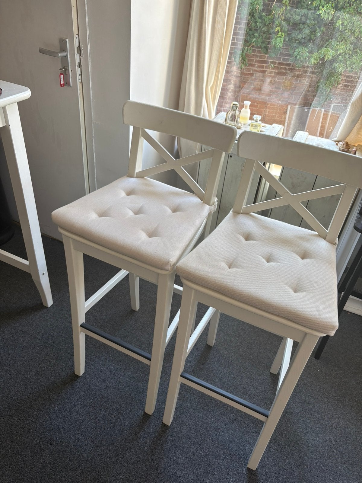ROSENTORP rugleuning 70 cm ikea Barkrukken, Huis en Inrichting, Barkrukken, 2 krukken, Ophalen, Zo goed als nieuw, 60 tot 90 cm