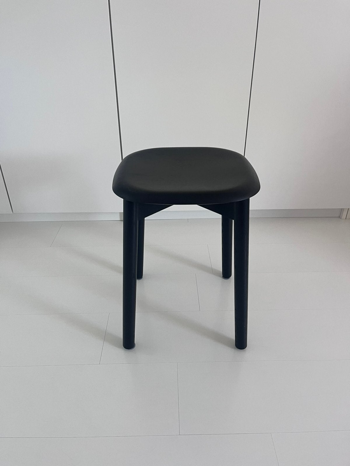 Hay soft edge kruk, Huis en Inrichting, Krukjes, Ophalen, Zo goed als nieuw, Hout