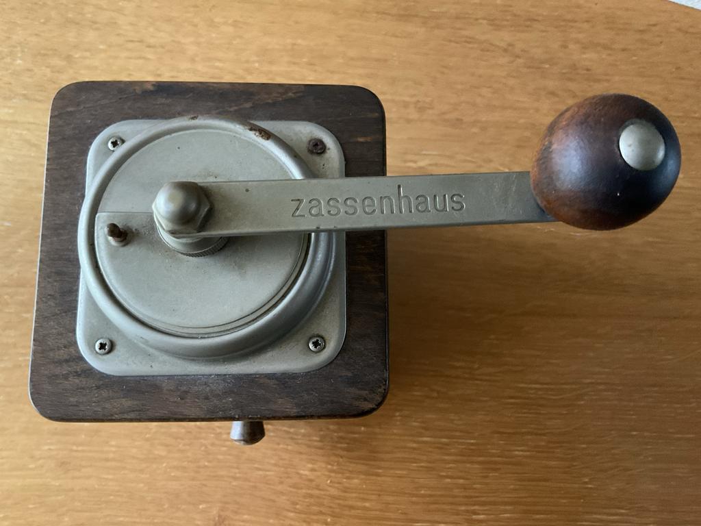 Antieke Zassenhaus Koffiemolen, Antiek en Kunst, Antiek | Keukenbenodigdheden, Ophalen of Verzenden