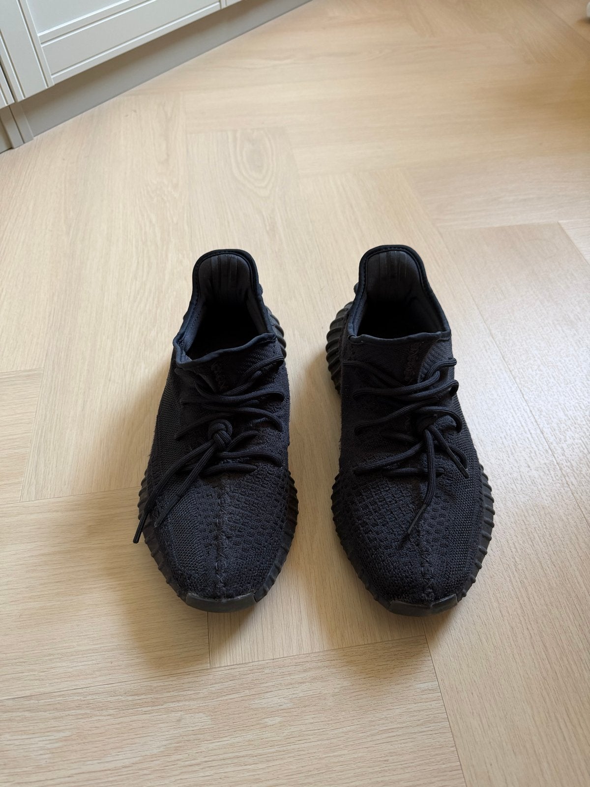 Adidas Yeezy Boost 350 V2 Black - Maat 43,5 / UK9, Kleding | Heren, Schoenen, Ophalen, Gedragen, Zwart, Sneakers of Gympen