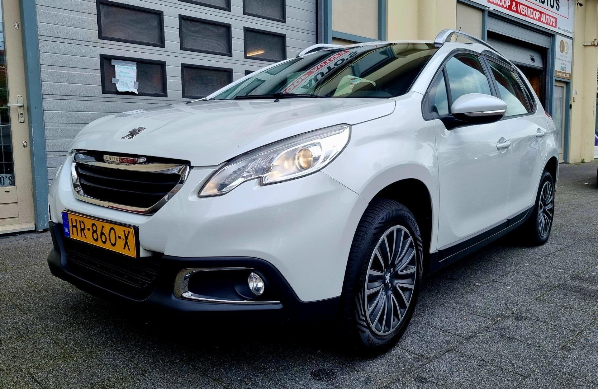 Foto 2 van Peugeot 2008 1.2 VTi Active Navi Airco