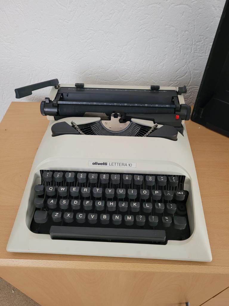 Olivetti Lettera 10 typemachine, Ophalen of Verzenden
