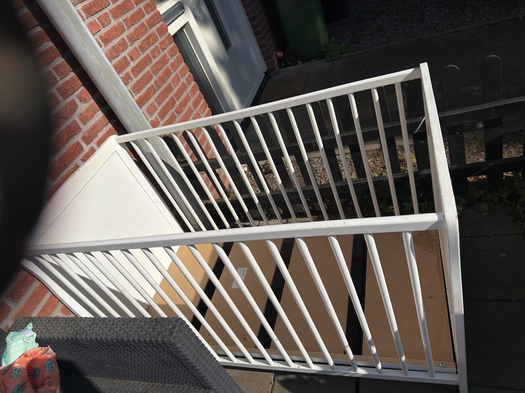 Babybedje, kan een likje verf gebruiken., Kinderen en Baby's, Boxen, Ophalen, Gebruikt