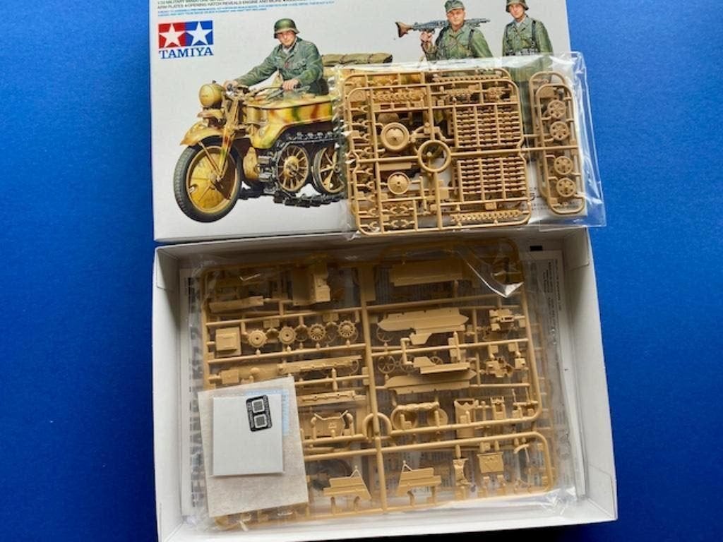 Tamiya	35377	Sd.Kfz.2 Kettenkraftrad (Mid-production)	1/35, Verzenden, 1:32 tot 1:50, Nieuw, Italeri